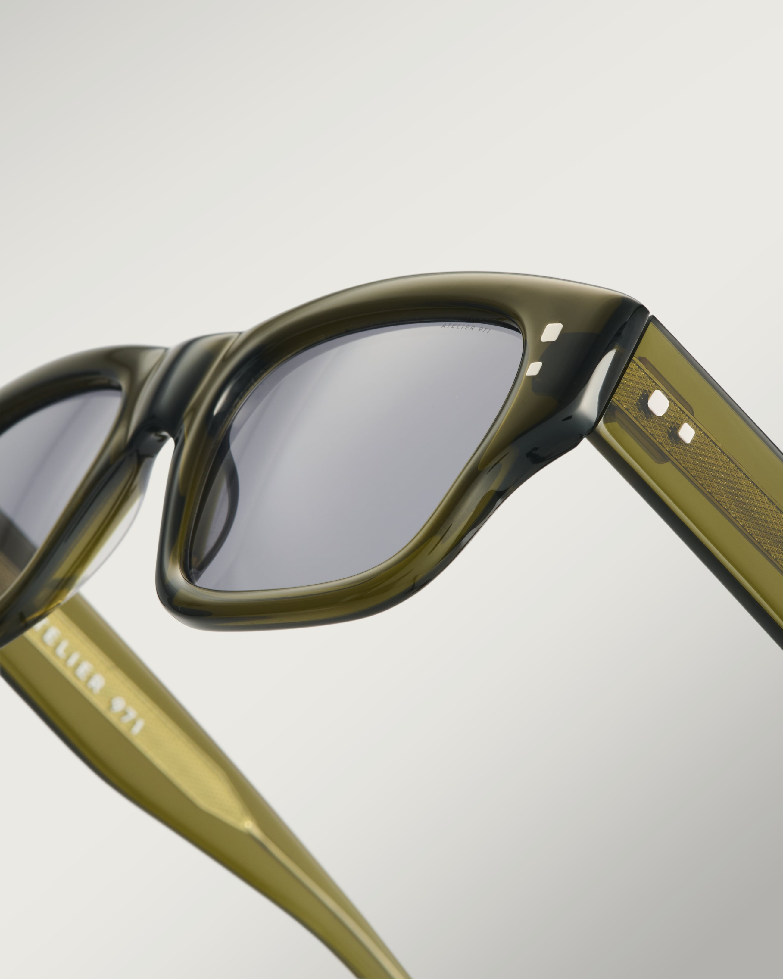 R01 - Limited Edition