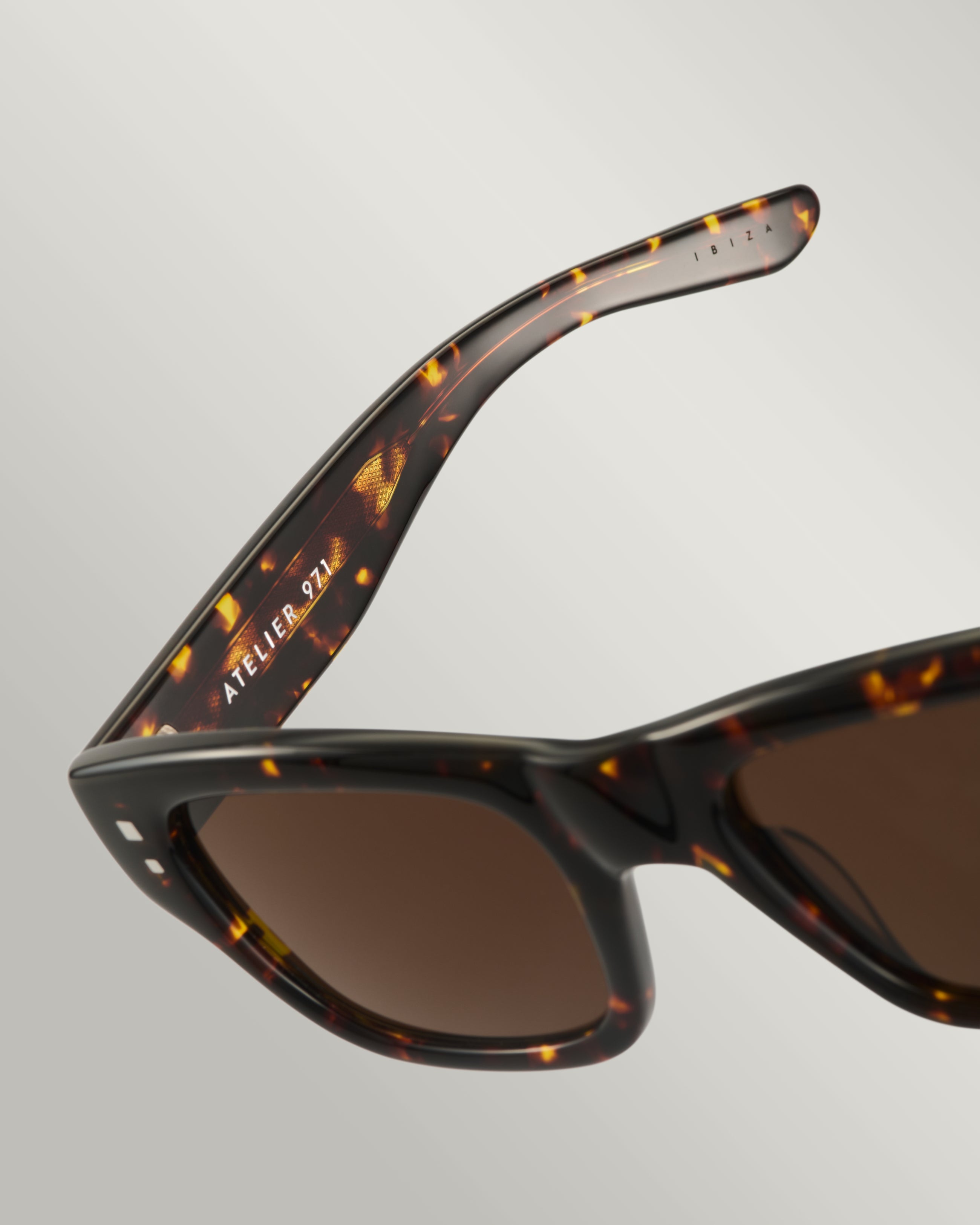 R01 - Limited Edition